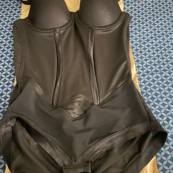 Maidenform Elegant Black Shapewear Bodysuit - Picture 1 of 6